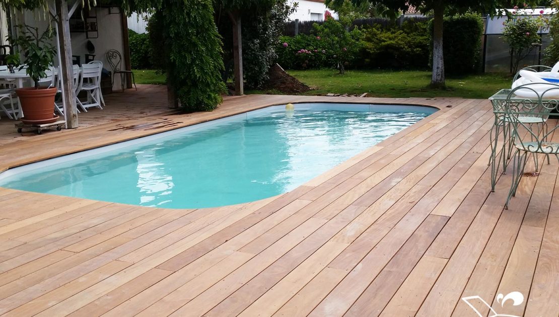 conception terrasse bois piscine coins arrondis ipe vendee