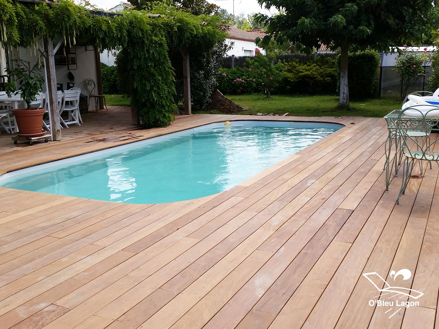 conception terrasse bois piscine coins arrondis ipe vendee