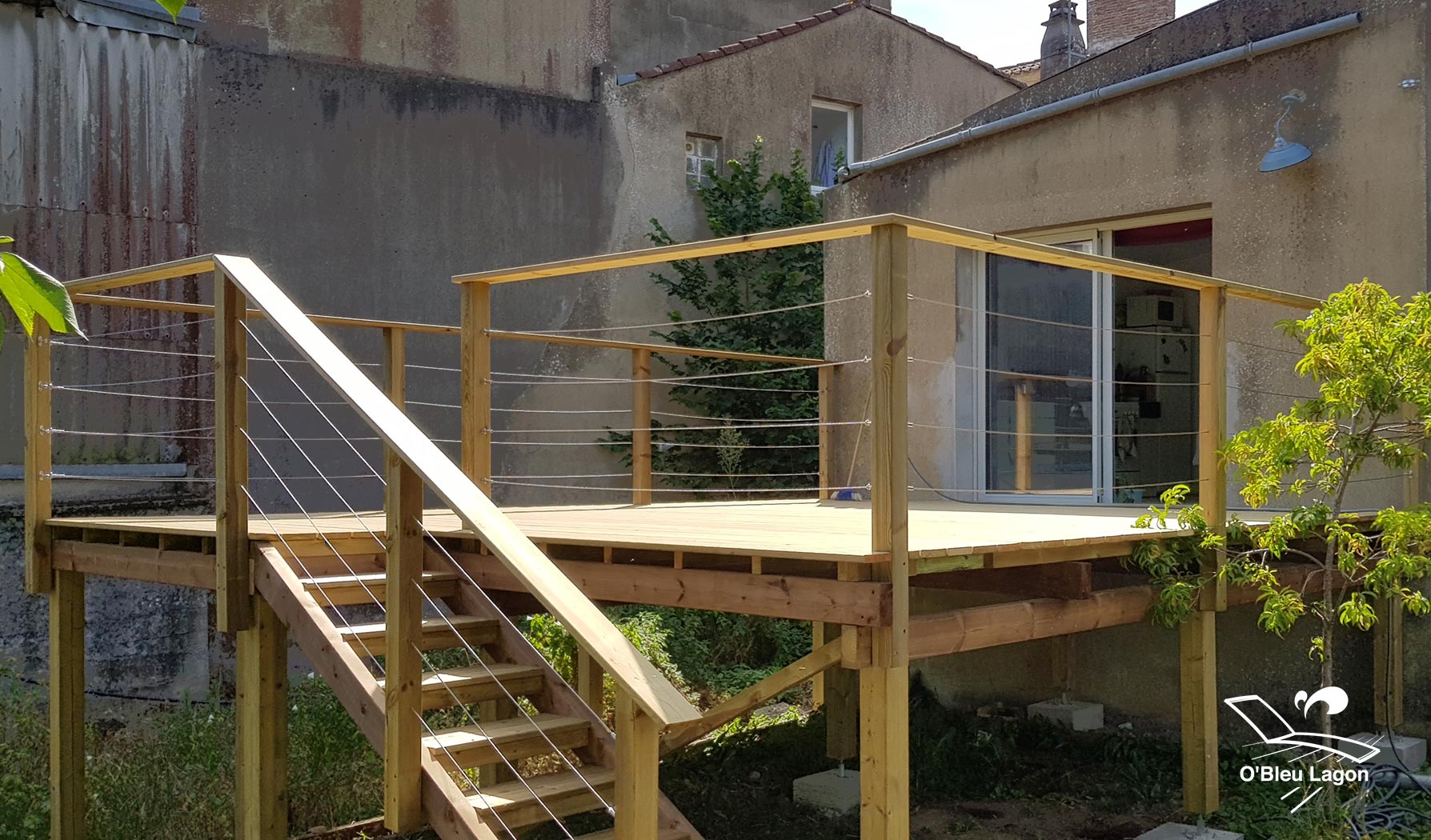 conception terrasse bois suspendue en pin vendee